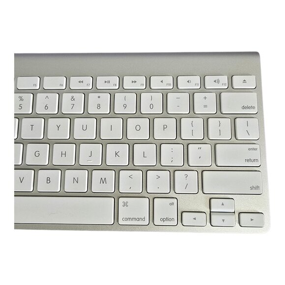 Apple A1314 Wireless Magic Keyboard w/ Bluetooth Aluminum TESTED & WORKING! - Picture 4 of 11